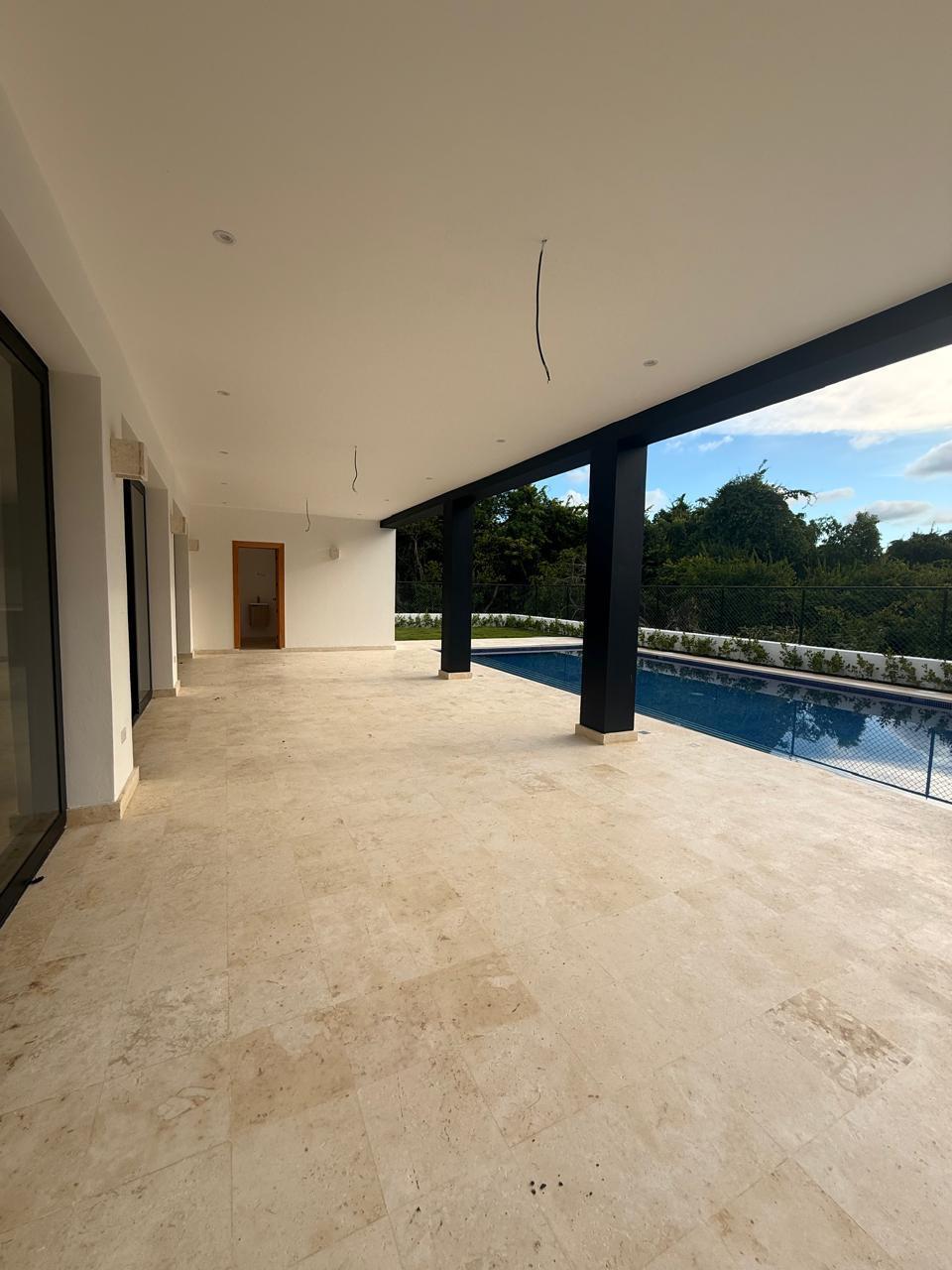 Lujosa villa / casa en Punta Cana Village, cerca de amenidades como el campo de golf, la playa y plazas comerciales.