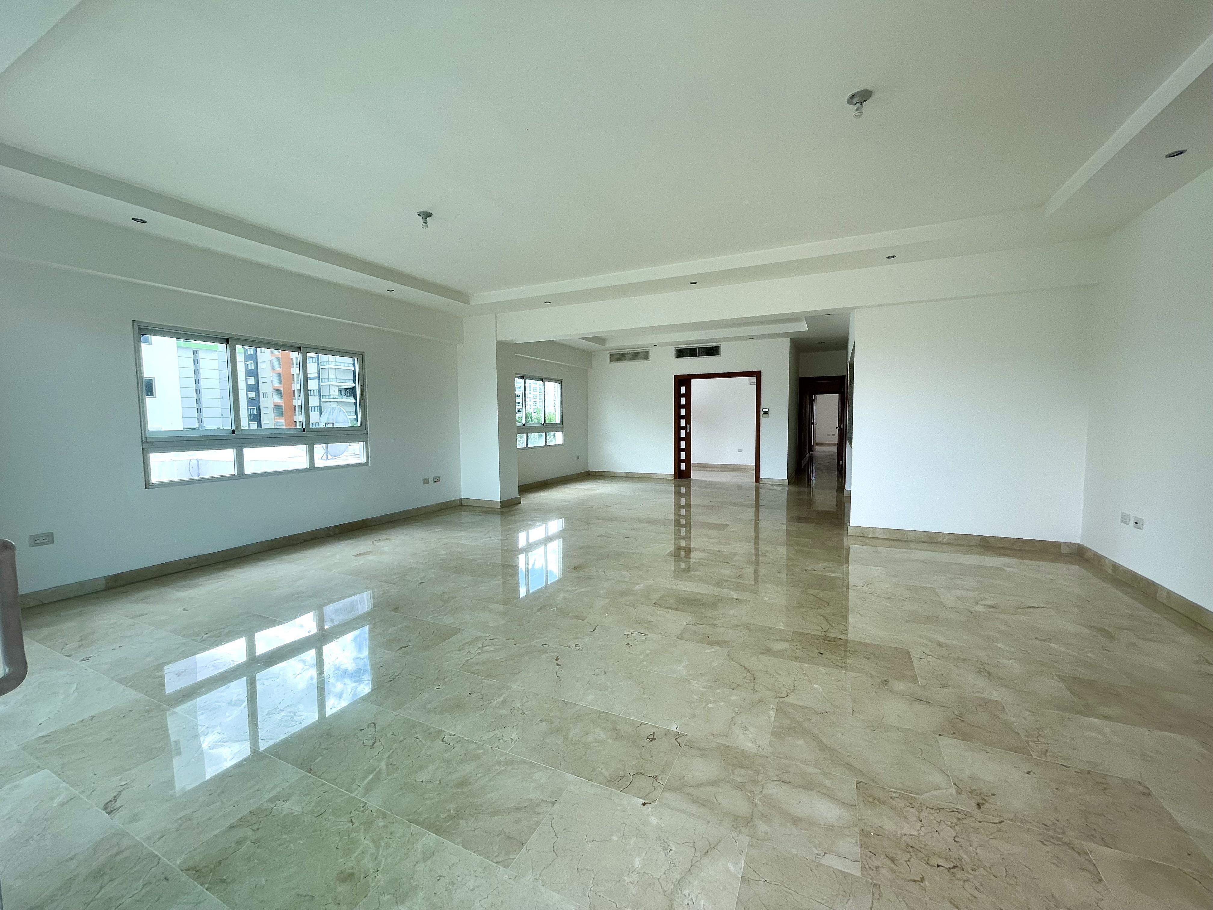 AMPLIO APARTAMENTO EN VENTA UBICADO EN LOS CACICAZGOS.