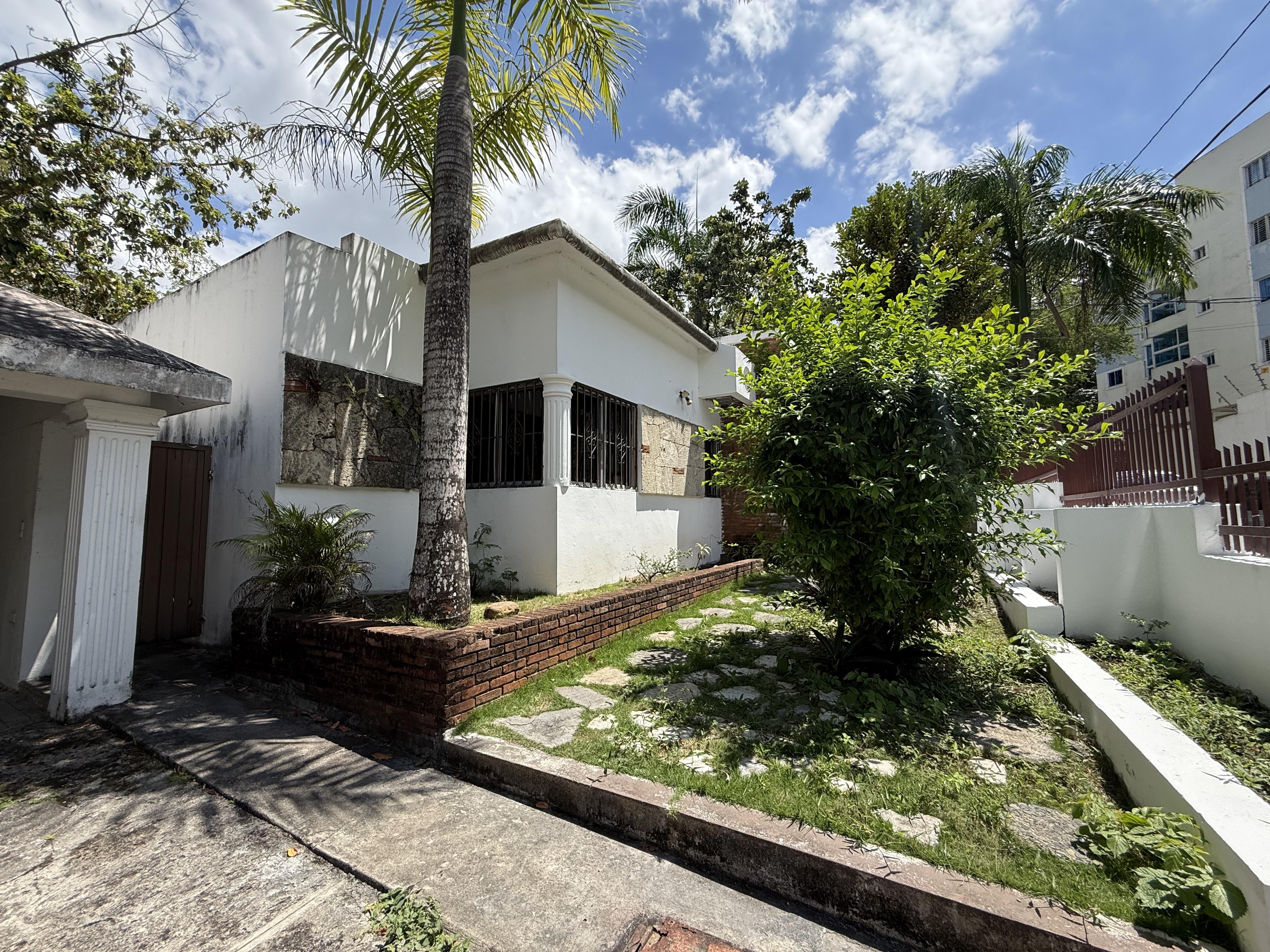Oportunidad de Inversión de VILLA para REMODELACION en Arroyo Hondo Viejo-Santo Domingo