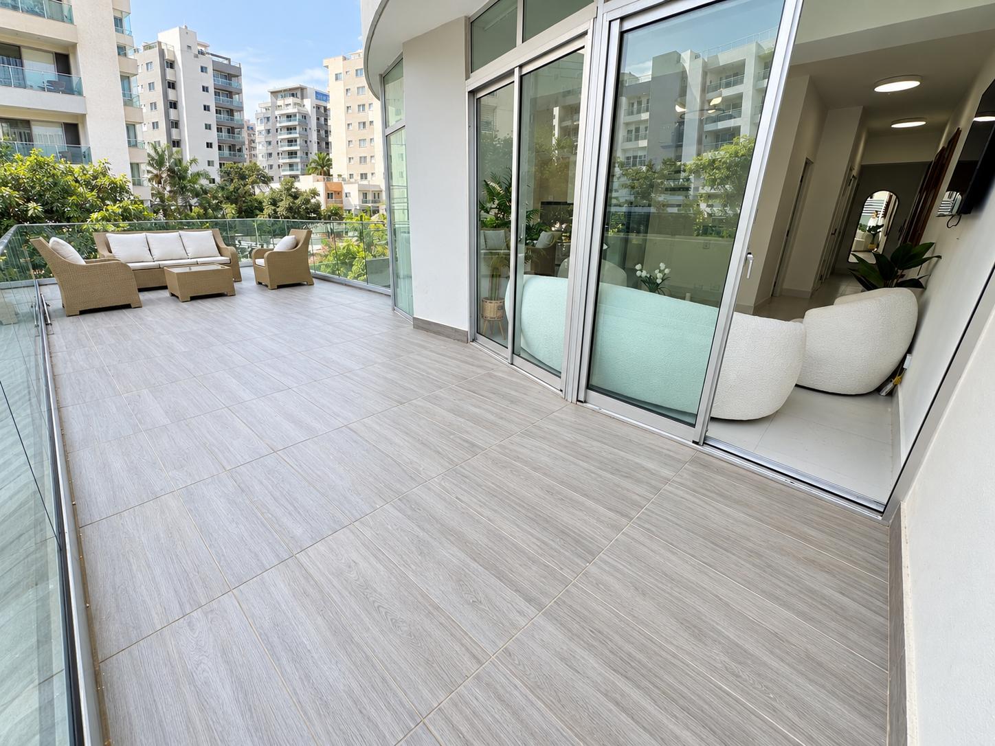 Apartamento amueblado en venta de 1 habitación en Piantini con terraza privada, piscina-gimnasio-sauna-Lounge.