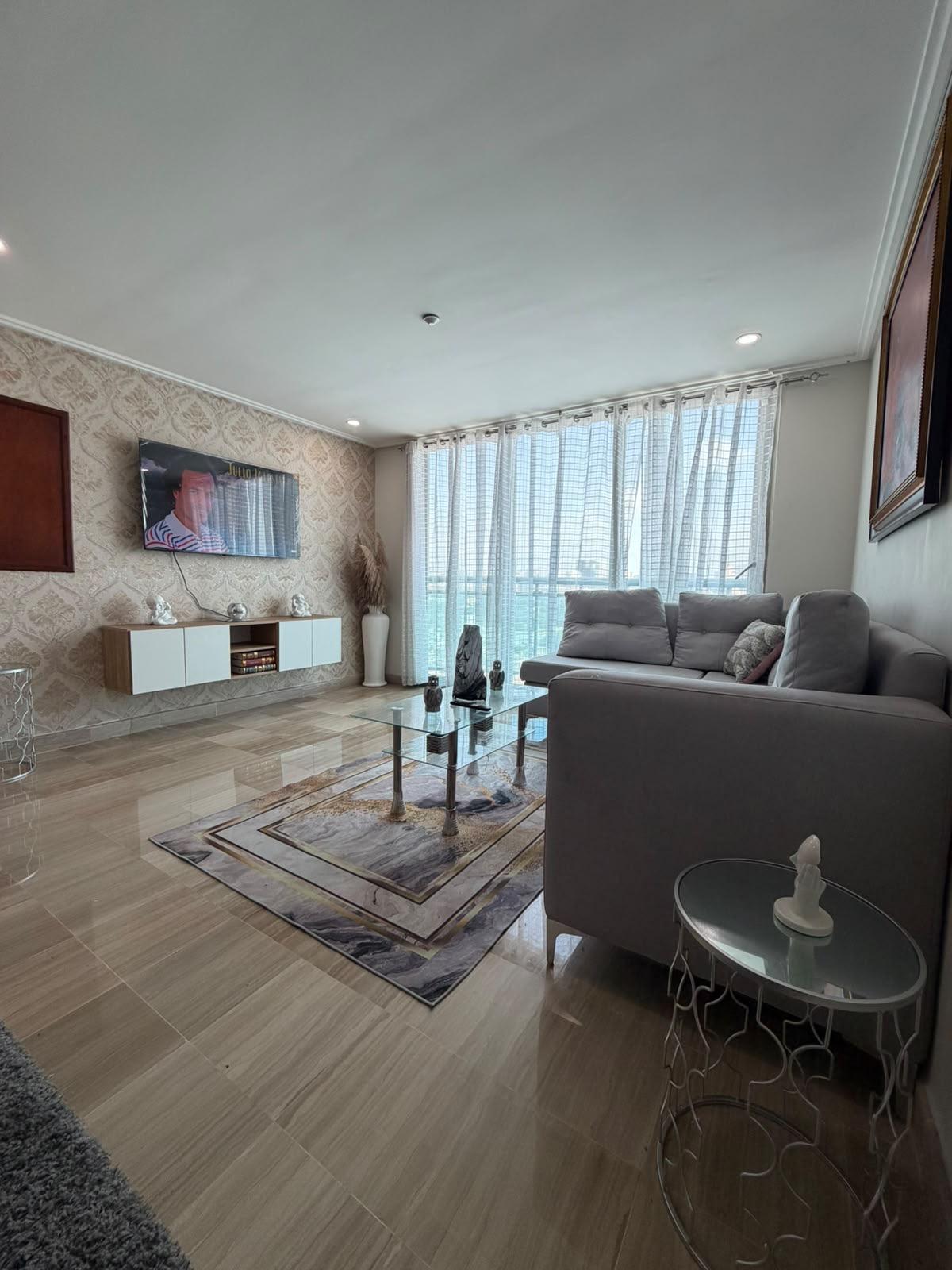 Apartamento Amueblado con vista al mar
