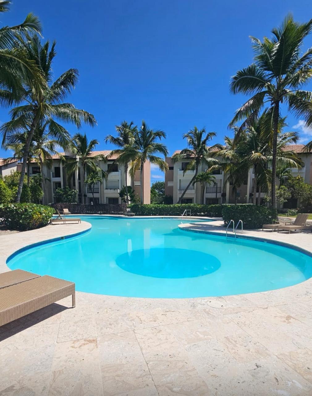 Apartamento de 2 habitaciones en 2 piso en White sand con acceso a playa privada