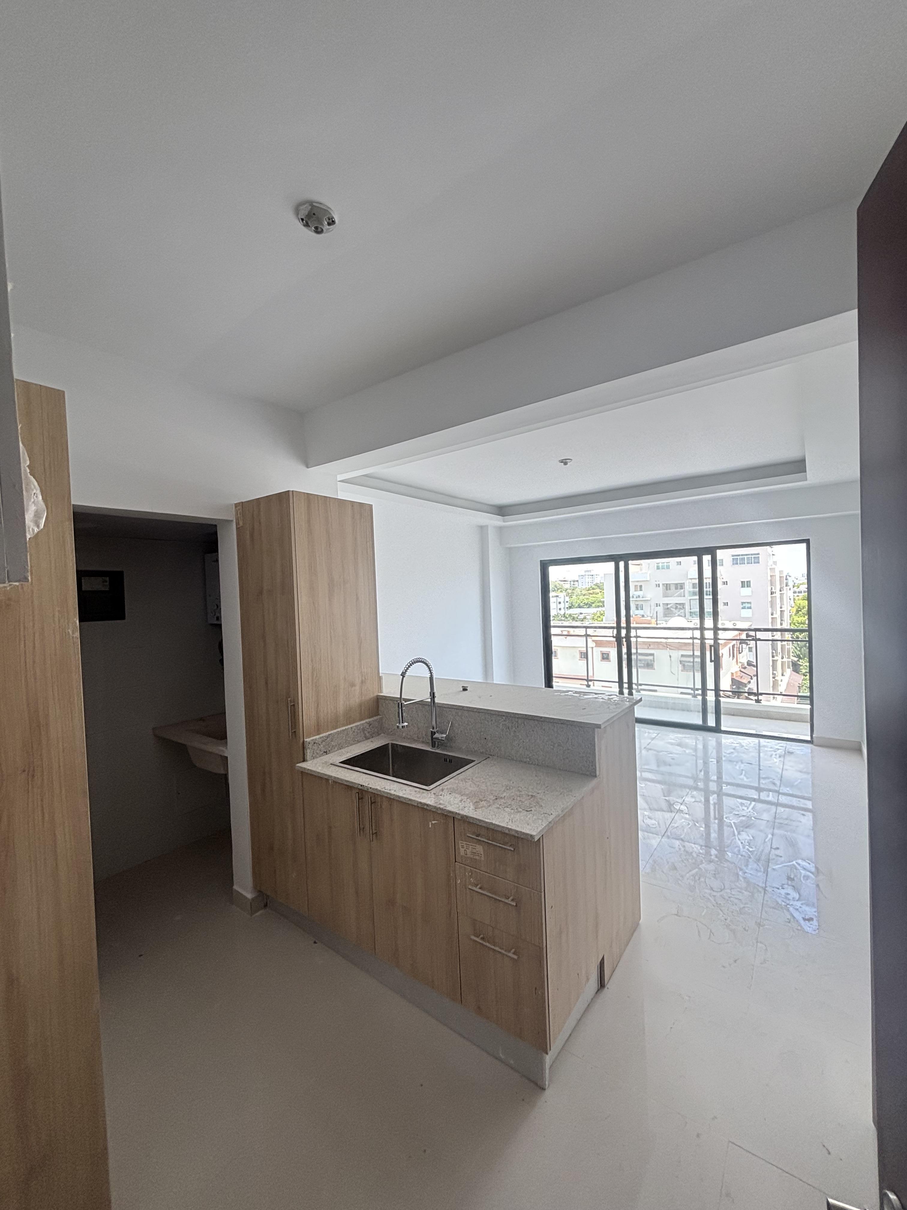 Apartamentos listos de 1 Habitación y 2 parqueos en Gazcue con área social y vista al mar