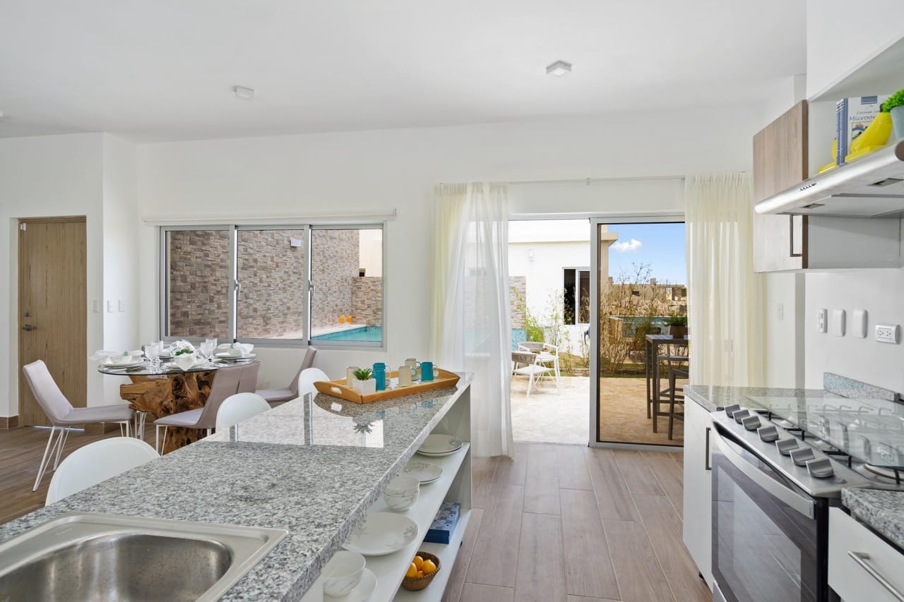 Un complejo cerrado de villas de estilo moderno-contemporáneo en White Sands