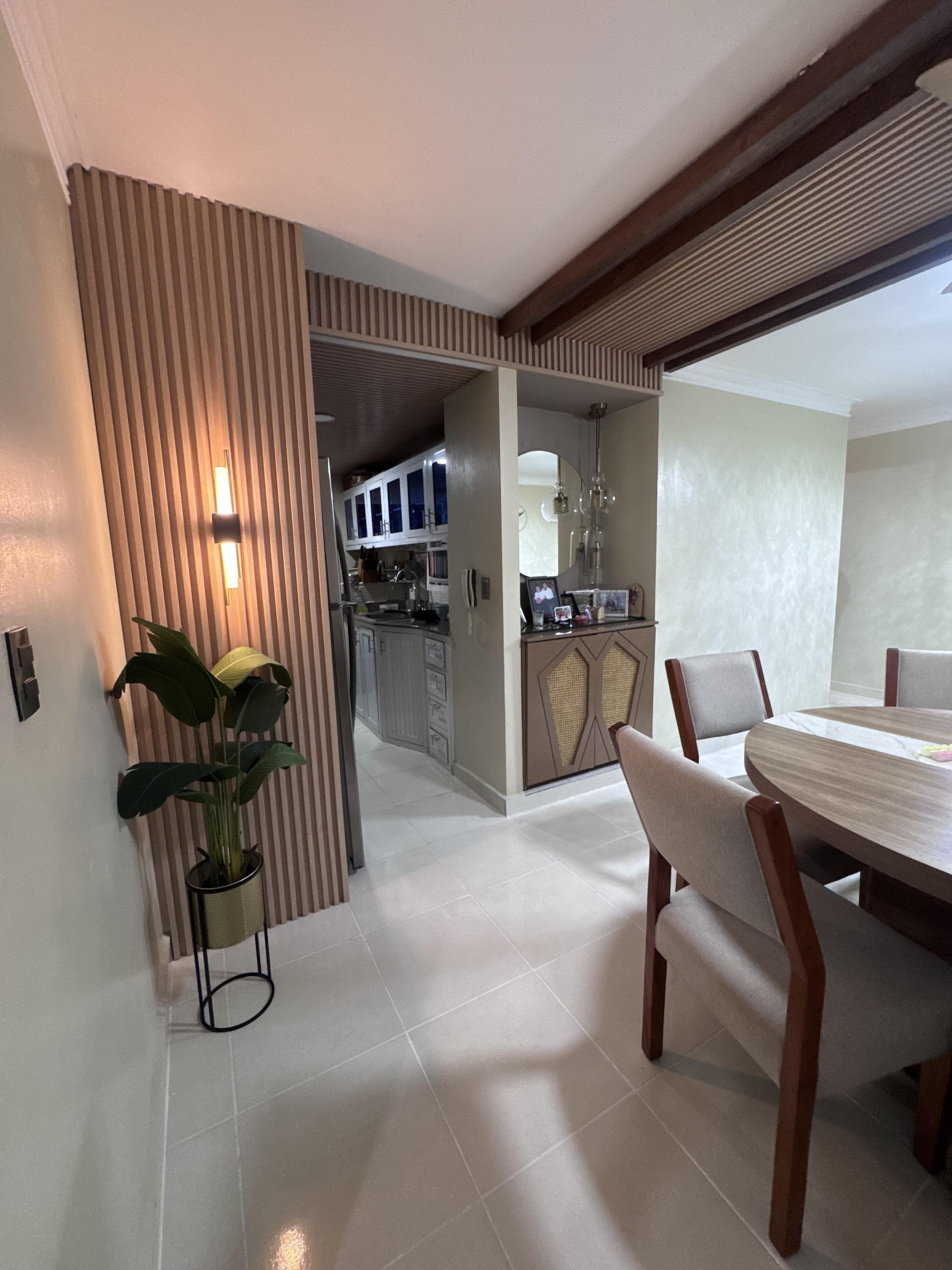 APARTAMENTO EN VENTA REMODELADO FULL 1 ER PISO CON TERRAZA 3 HABITACIONES RES. PABLO MELLA MORALES AUT. DUARTE