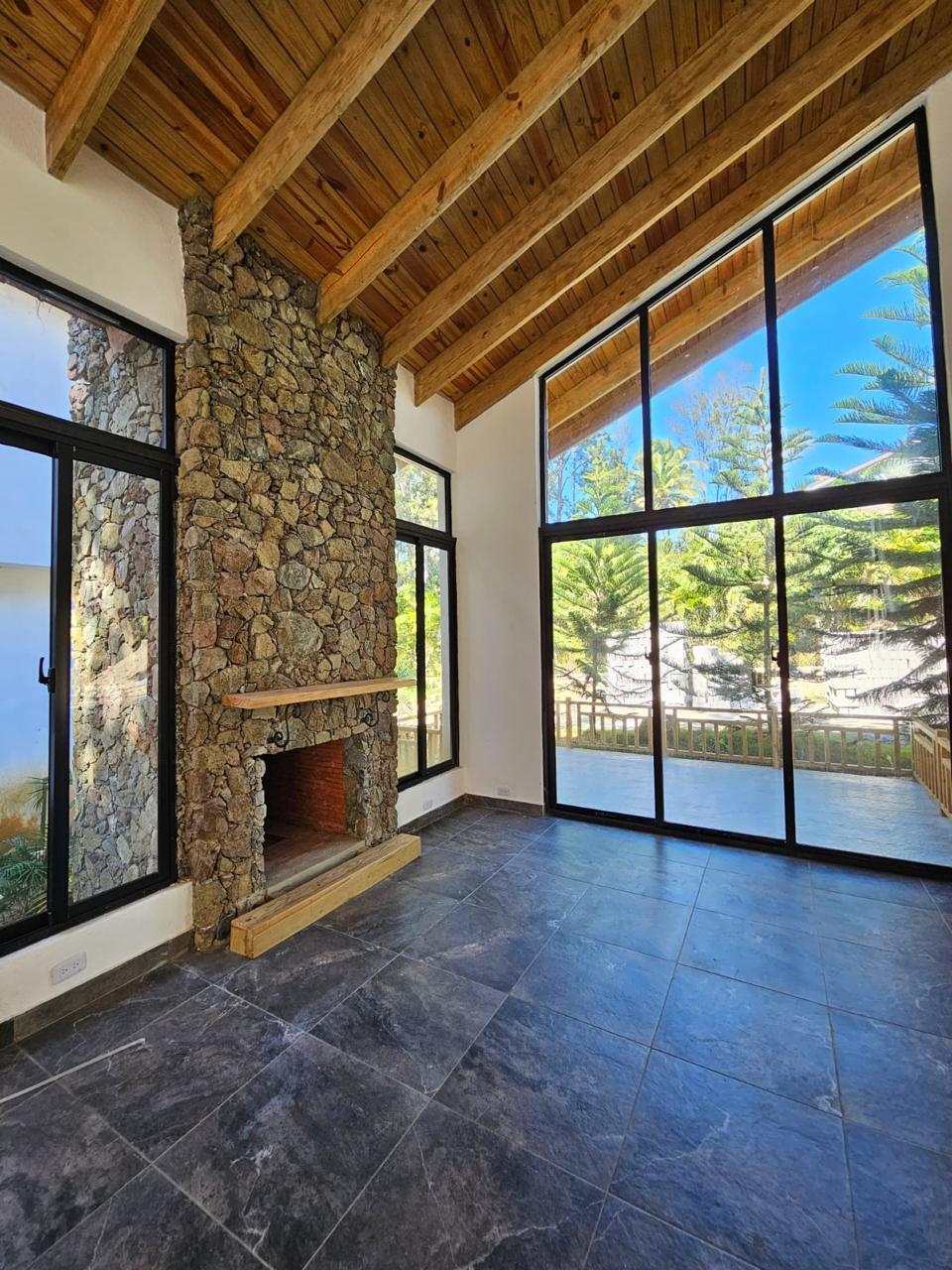 VILLA EN PROYECTO CERRADO. JARABACOA