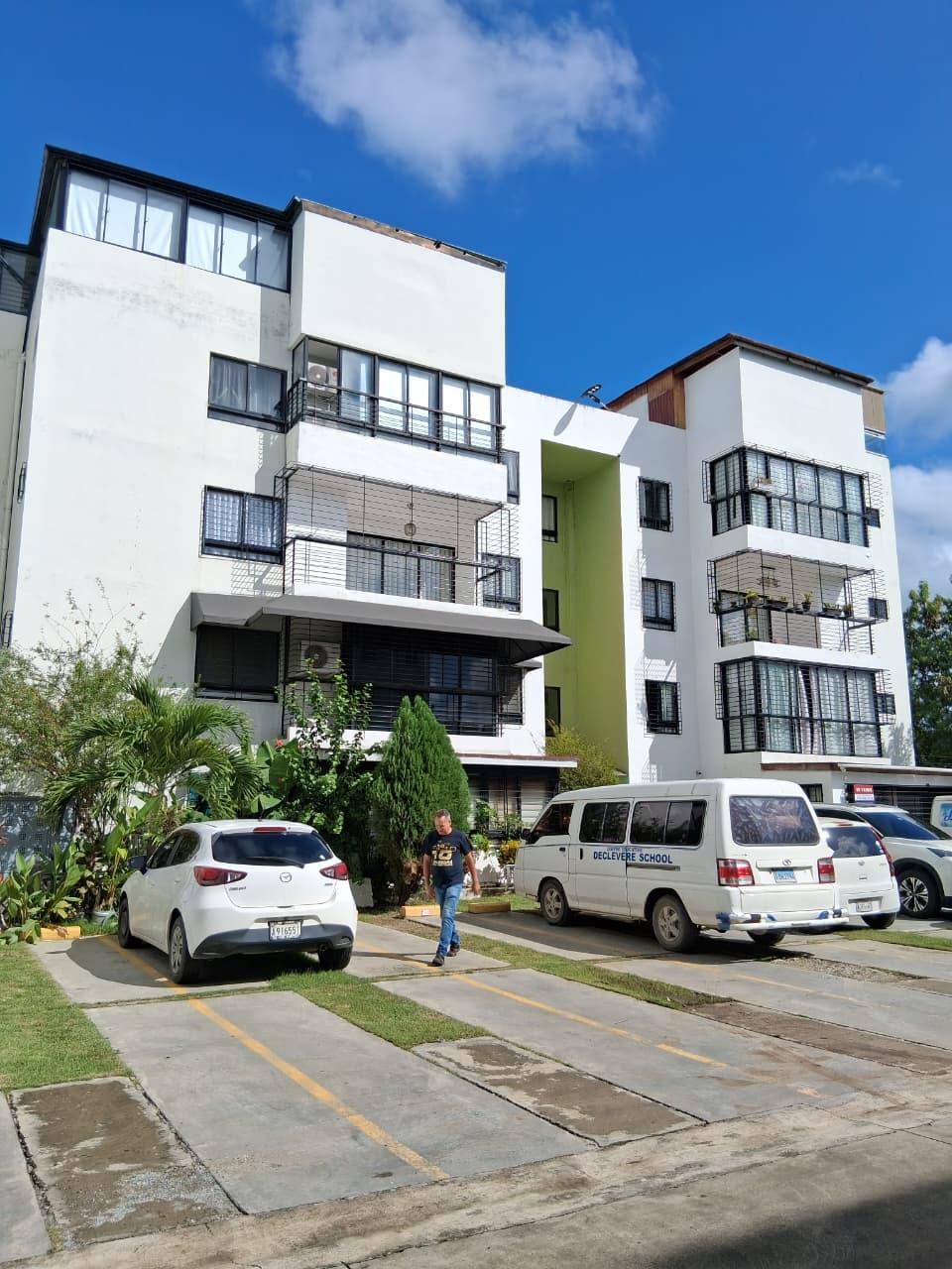 Apartamento en Venta en Colinas del Arroyo II a 3 minutos del Supermercado Bravo de la Jacobo Majluta, Santo Domingo Norte.