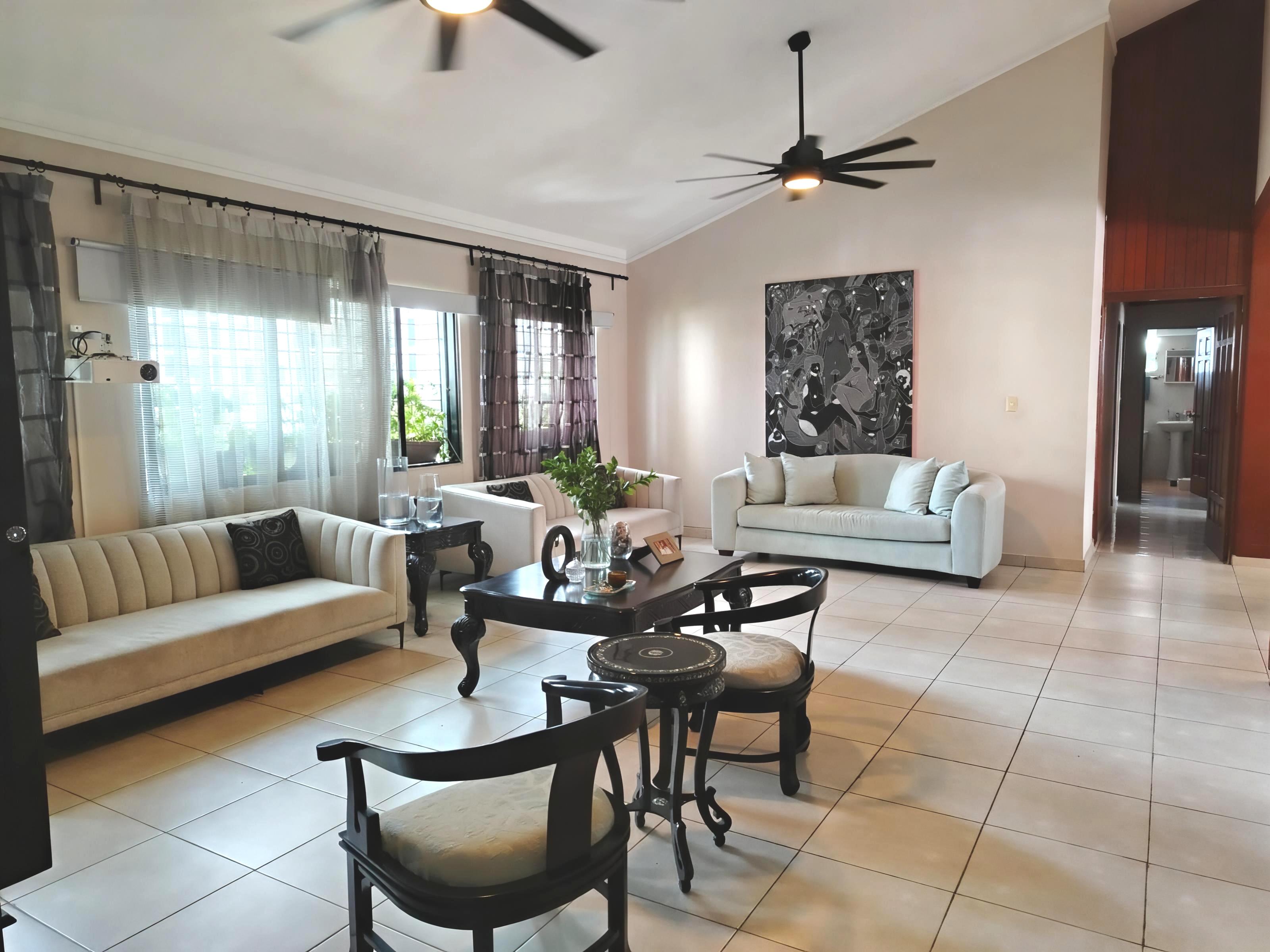 Apartamento Clásico en Naco