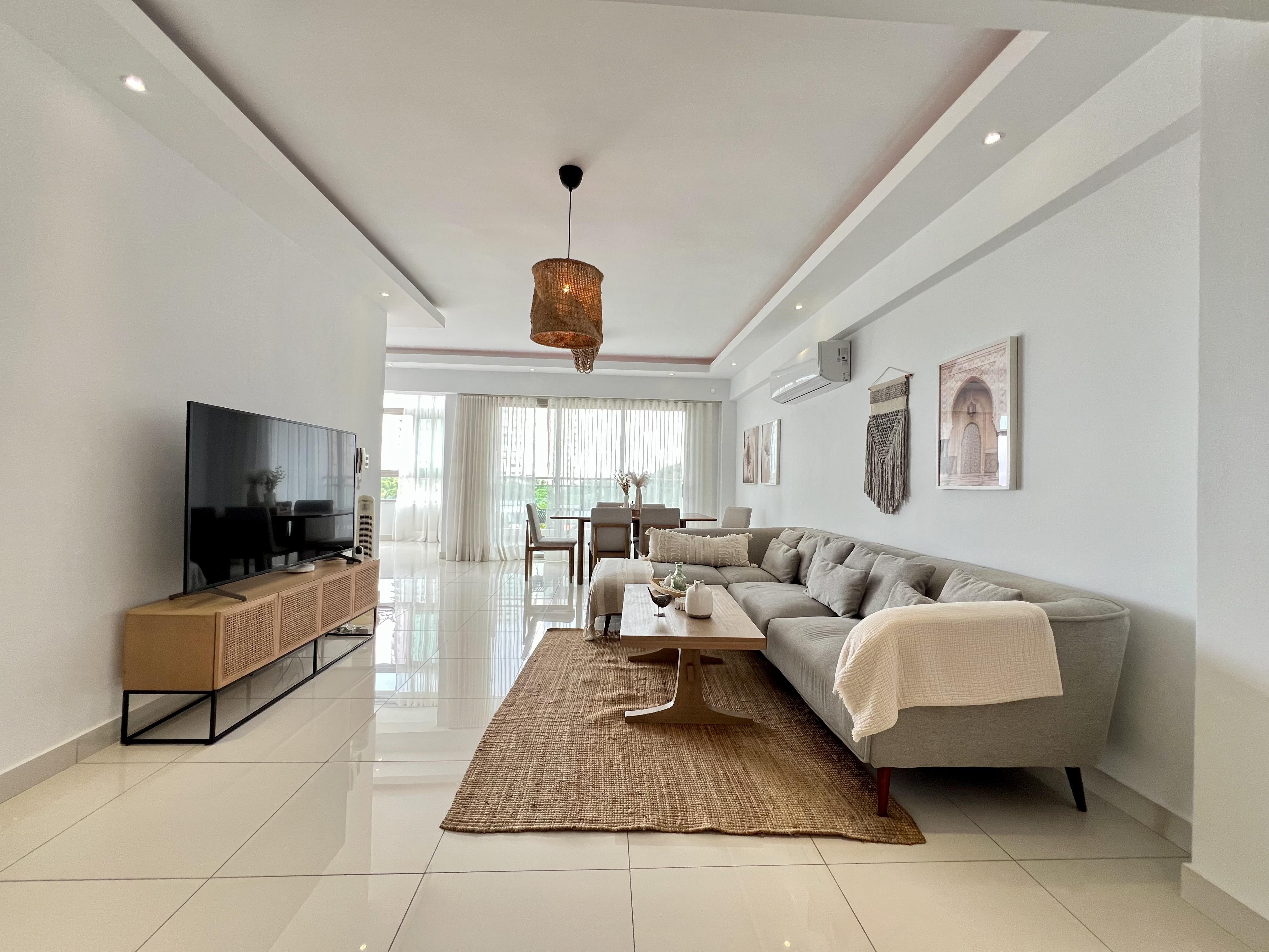 Amplio apartamento en Los Cacicazgos con vista protegida y excelente condicion