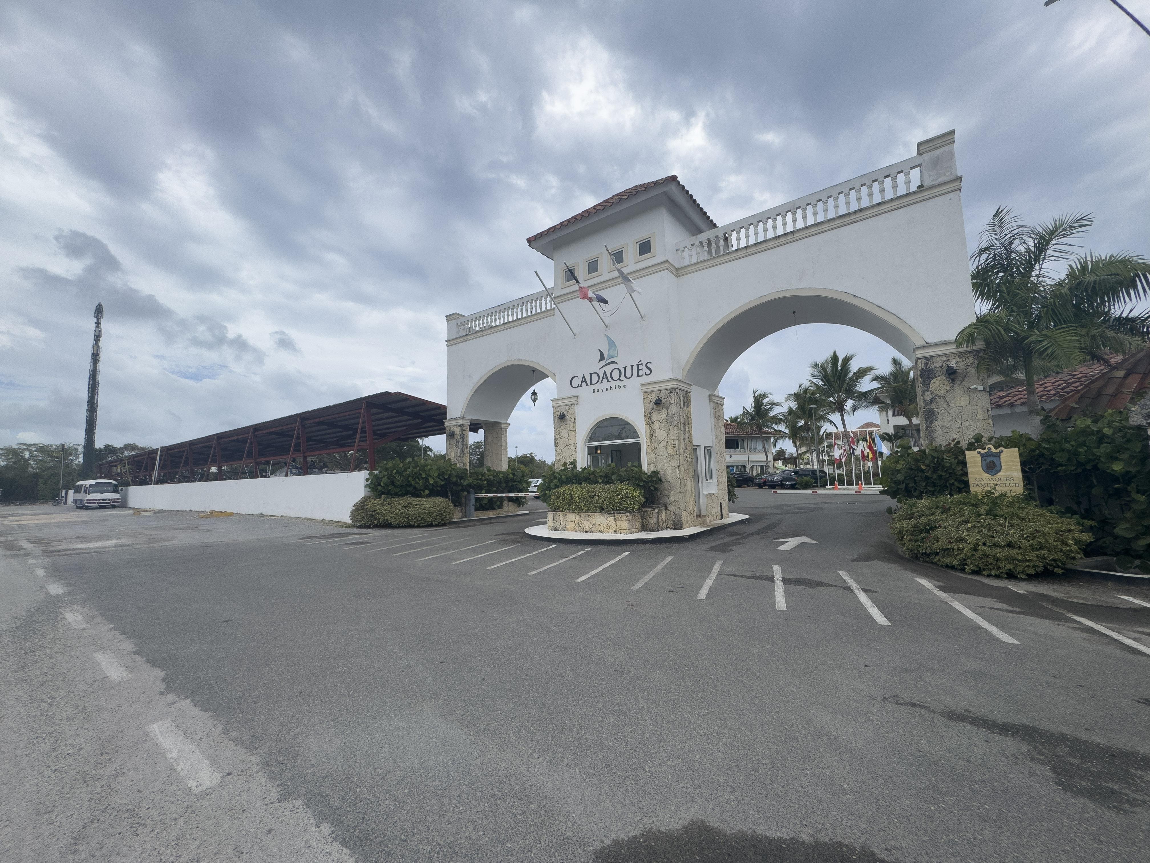¡Apartamento en venta cerca de la playa con amenidades ideales para toda la familia!