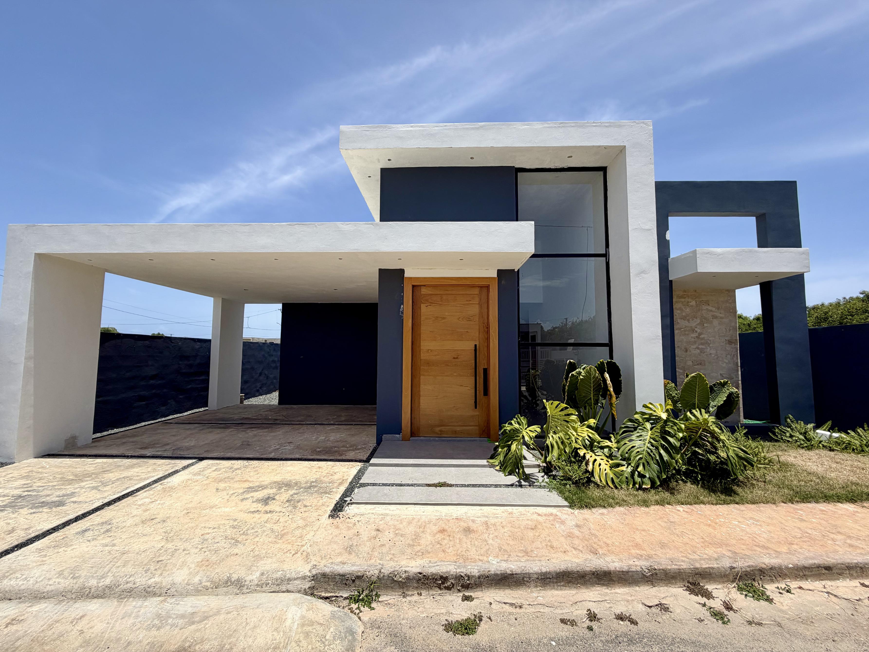 Casa Nueva con Piscina en Residencial Don Juan II | 3 Habitaciones y 326 m² de Terreno