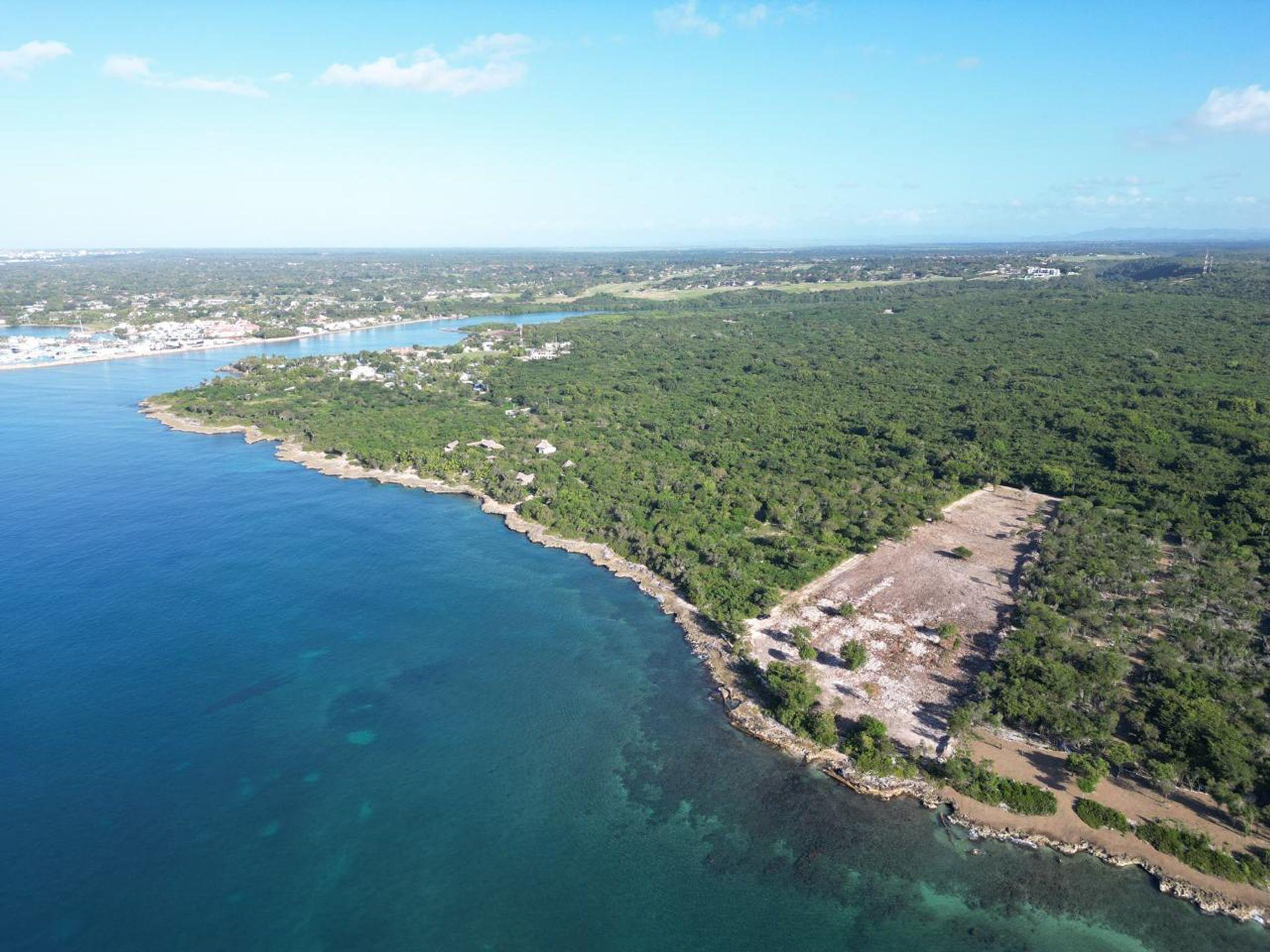 TERRENO EN VENTA EN BOCA DE CHAVON FRENTE AL MAR