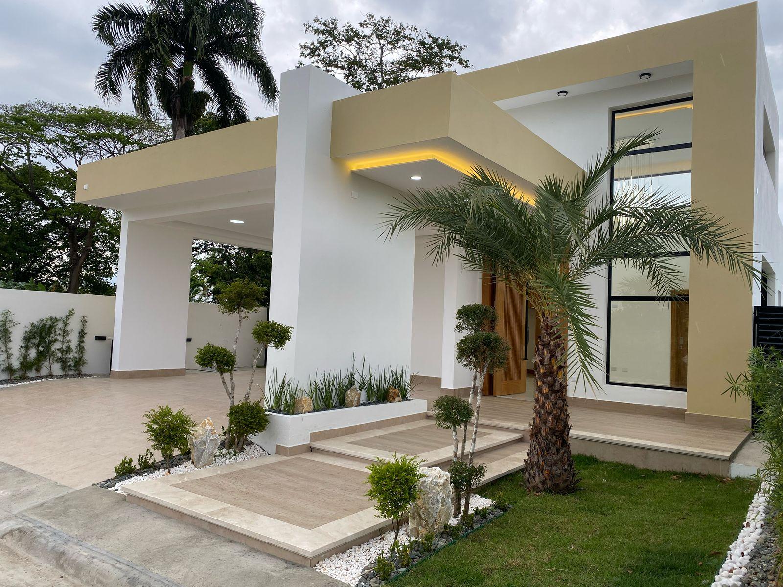 Vendo moderna casa en residencial cerrado en Gurabo