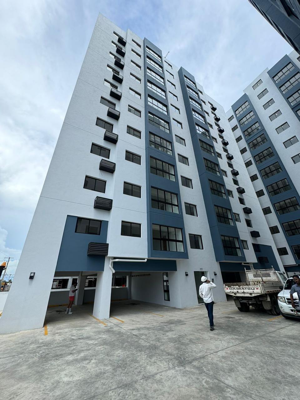 APARTAMENTO CON TERRAZA EN VENTA | 3 Habitaciones | Terraza Privada | 2 Parqueos |
