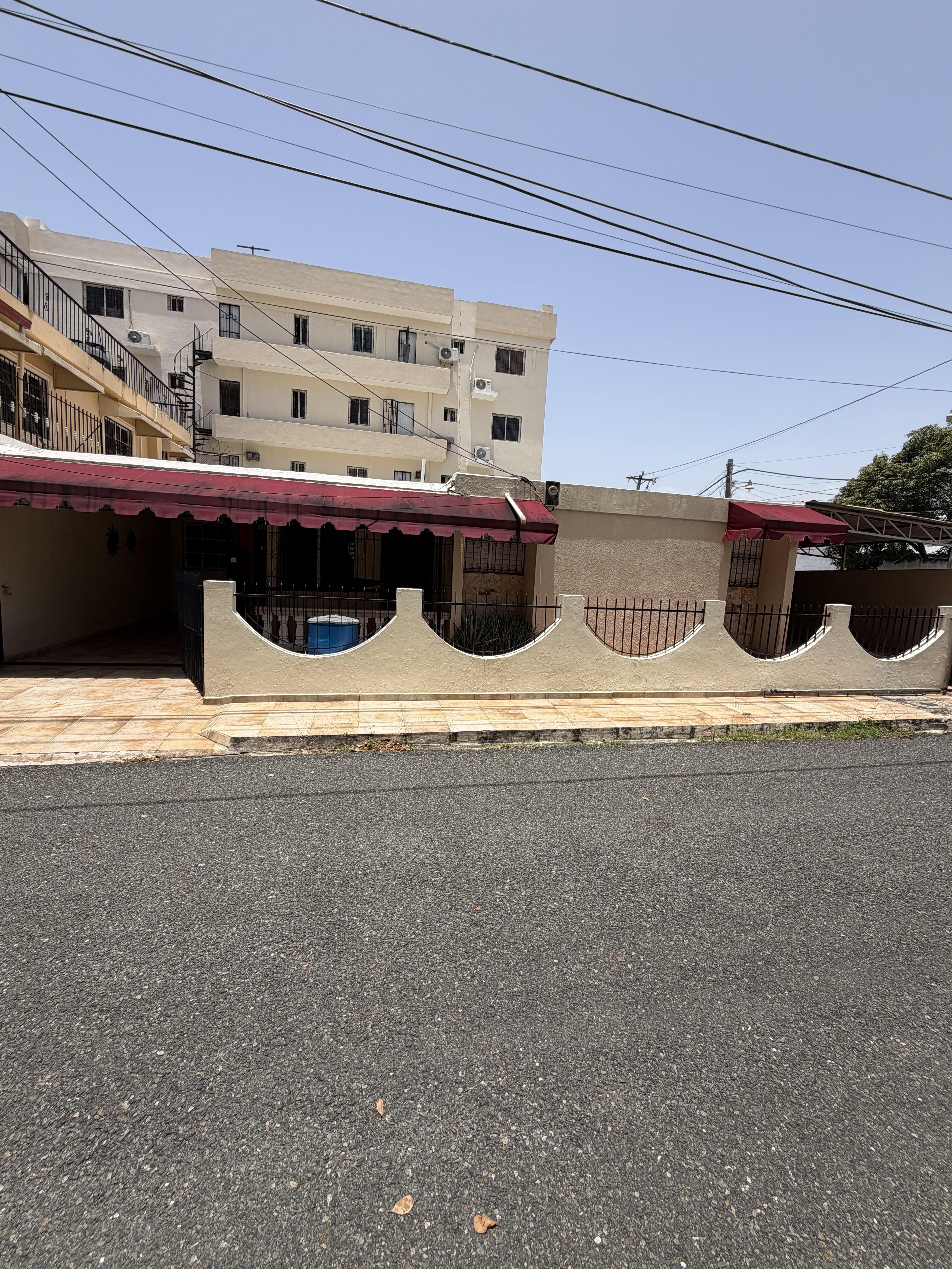 Casa de 244mts con parque en frente y residencial cerrado
