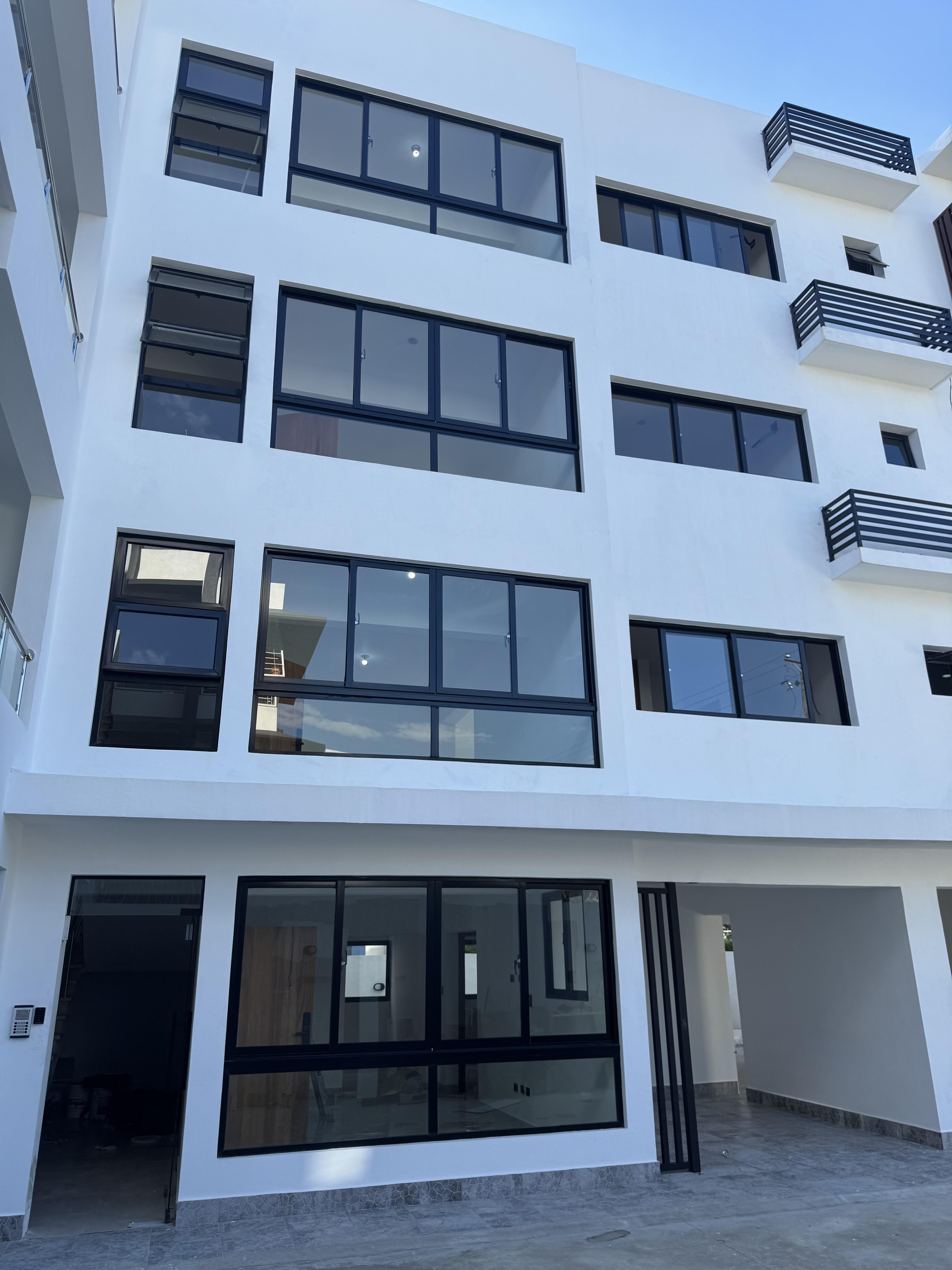 Apartamentos de 3 Habitaciones en Monte Verde, Próximo al HOMS