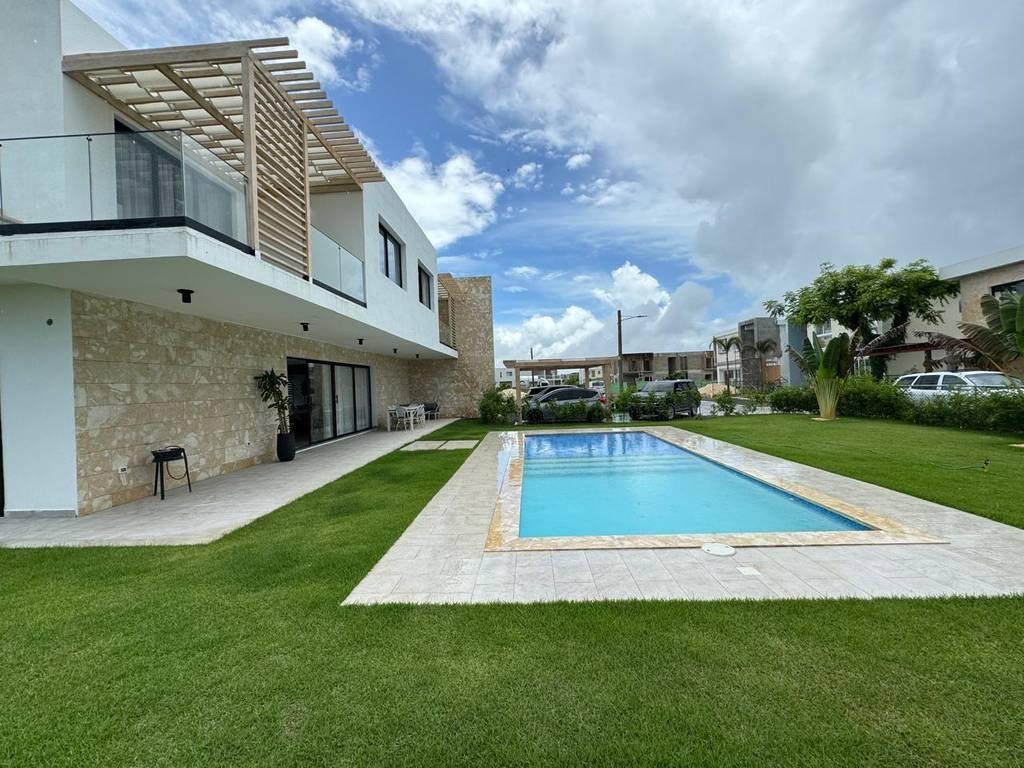 🏡 Villa de lujo en Vista Cana, Punta Cana: Casa con Patio Privado y Amenidades de Lujo