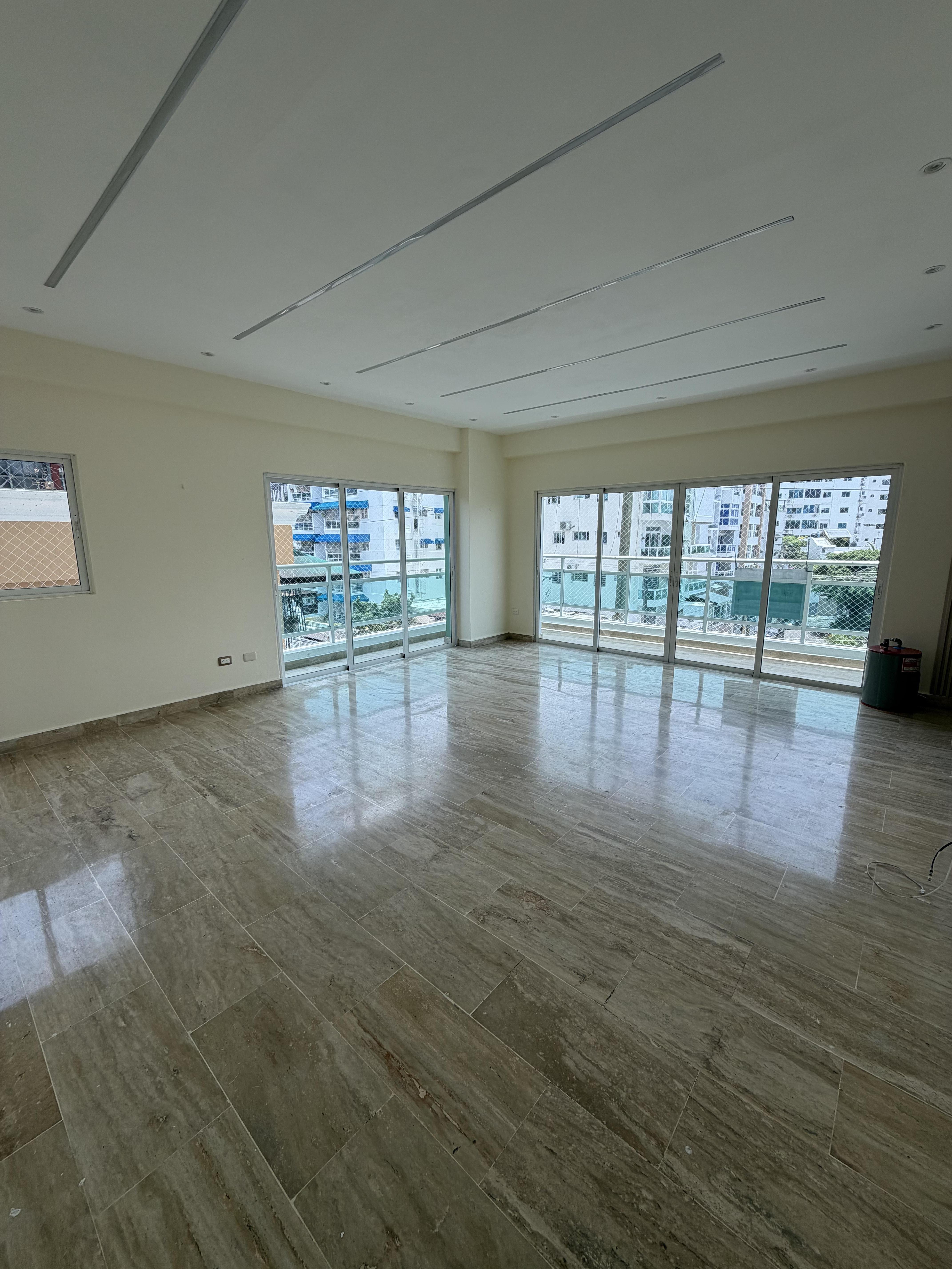 Apartamento 3HB+HB de servicio