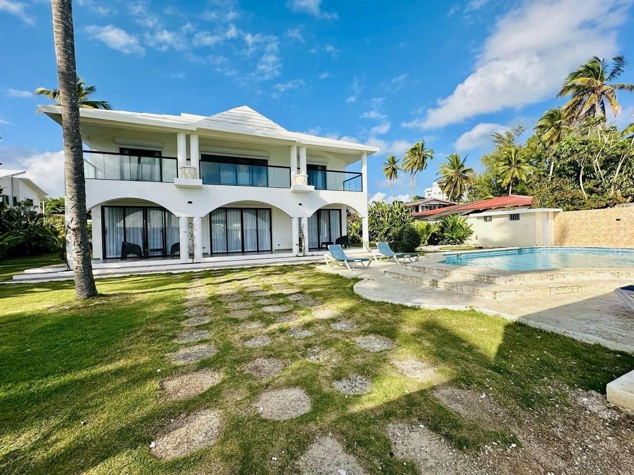 VILLA AMUEBLADA DE 4 HABS PRIMERA LINEA DE PLAYA Y PISCINA PRIVADA.