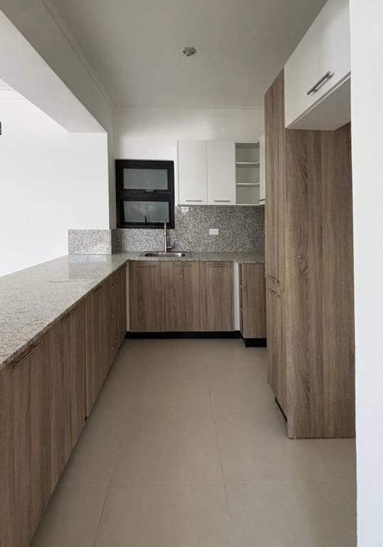 VENTA PH 3 HABS + 5 BAÑOS, 2 NIVELES - LOS PRADOS - US$325,000