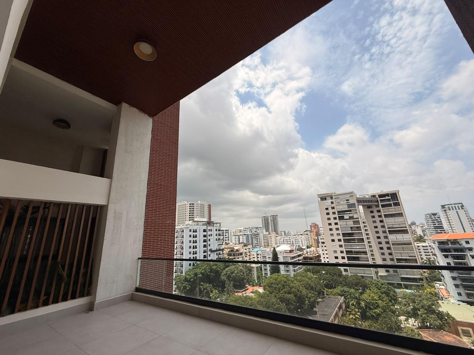 En Piantini, en venta apartamentos tipo penthouses de 2 niveles con vistas despejadas a la ciudad