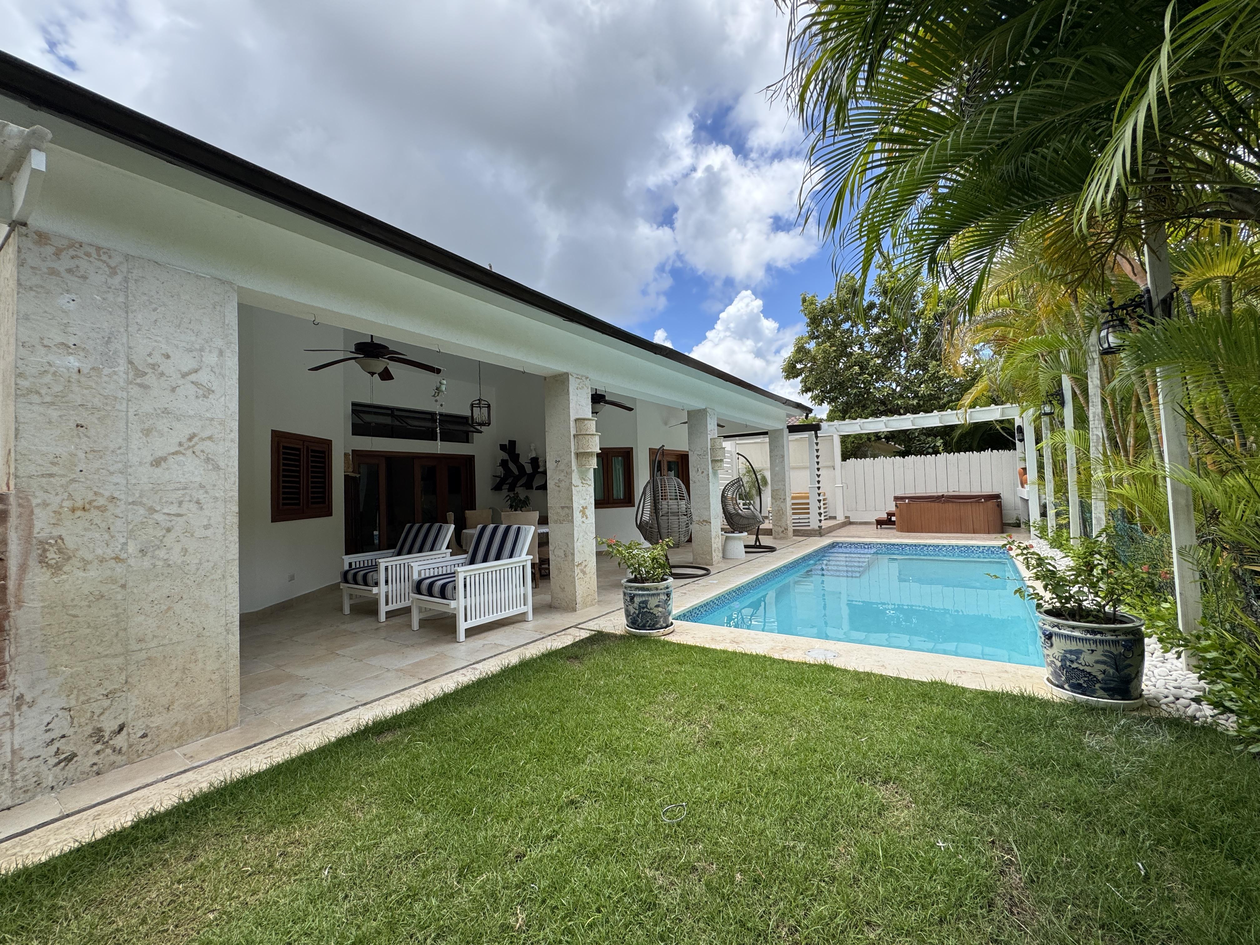 Villa 5 Habitaciones -Amueblada-Piscina -Punta Cana Village -Recién Remodelada