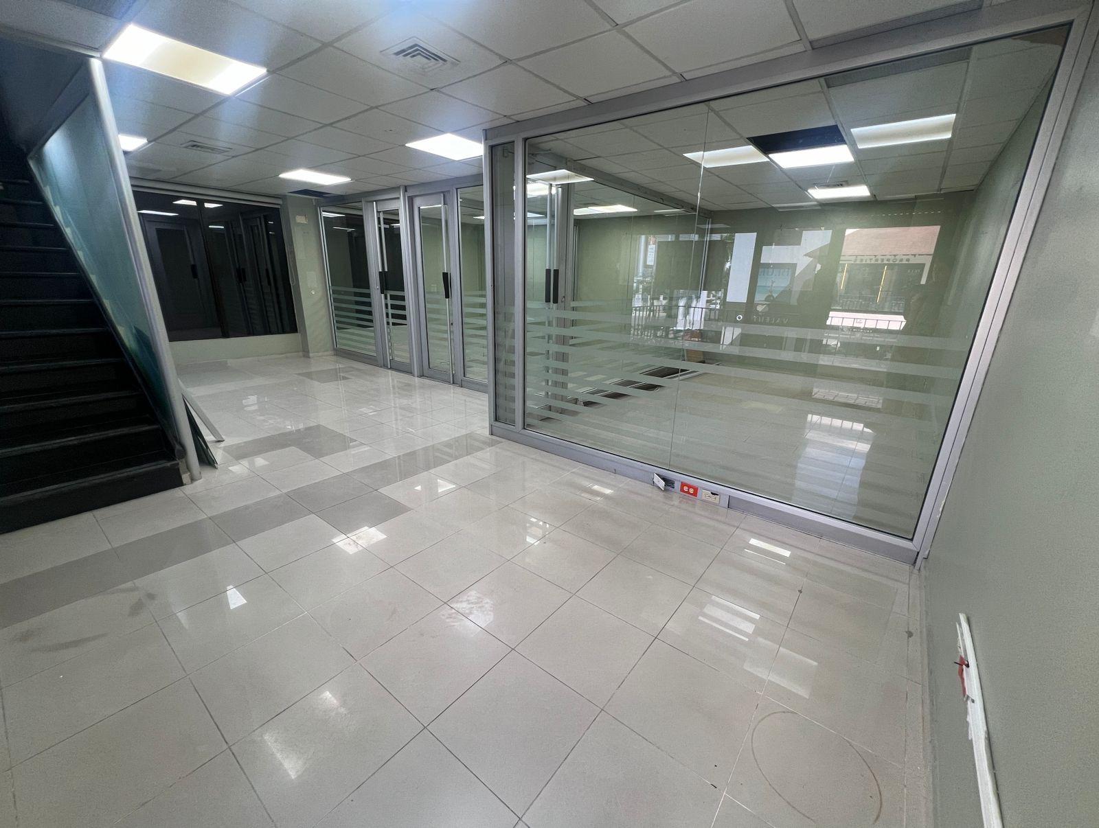 Local Comercial de 128 m² en Alquiler en Plaza Cataluña - US$ 3,500 (Mantenimiento Incluido)