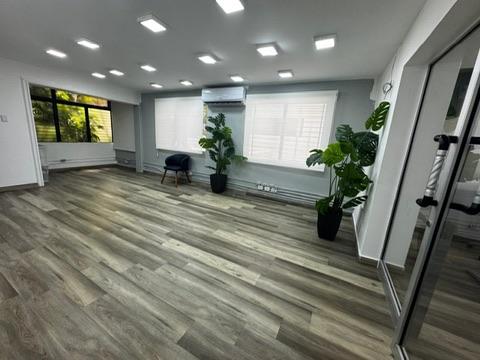 En alquiler oficina corporativa en Piantini, con 2 oficinas, A/C, valet parking de oportunidad US $1,750 mensual