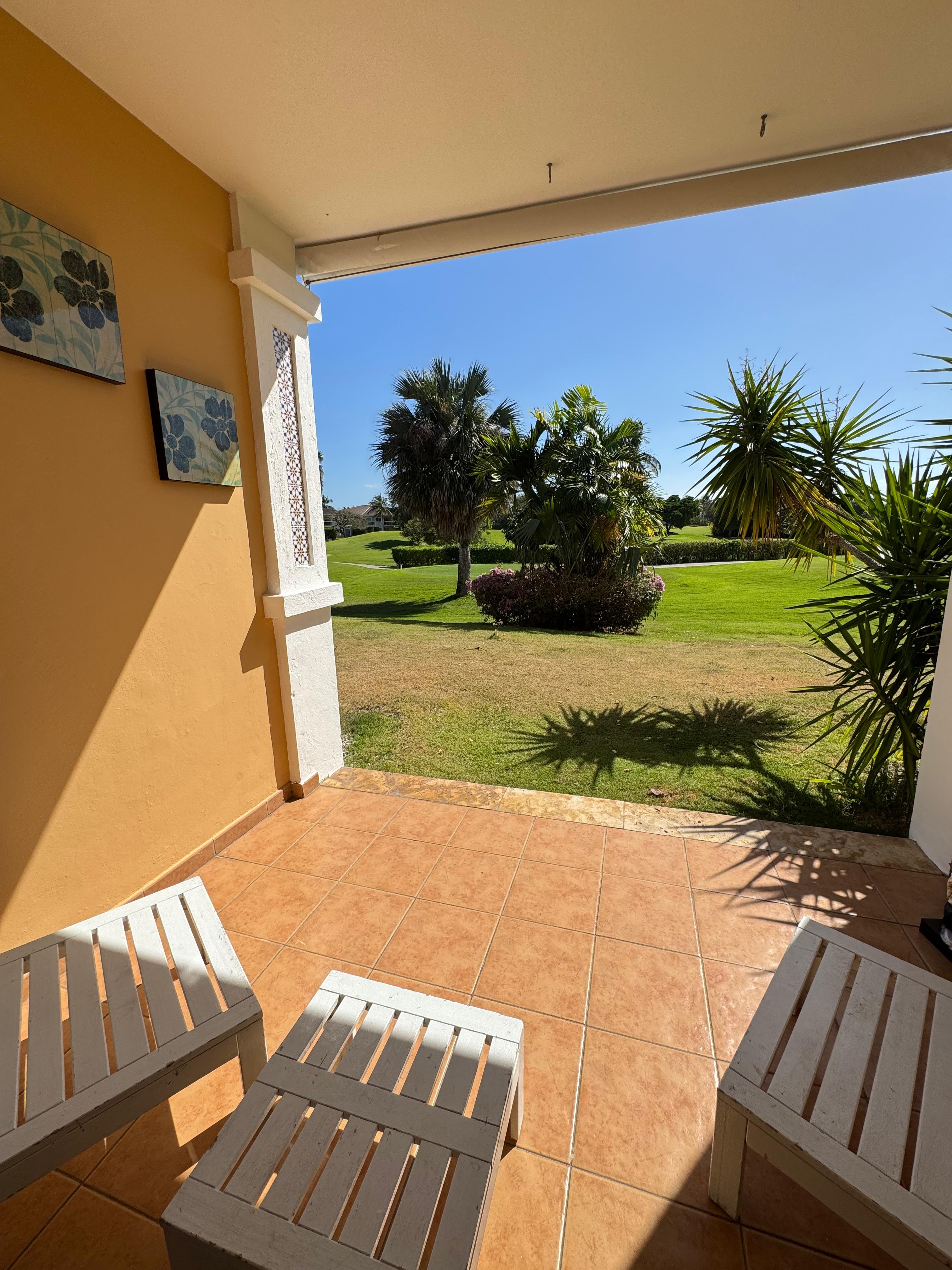 Apartamento en renta con vista al campo de golf y al lago, Residencial Cocotal, Punta Cana, Bávaro