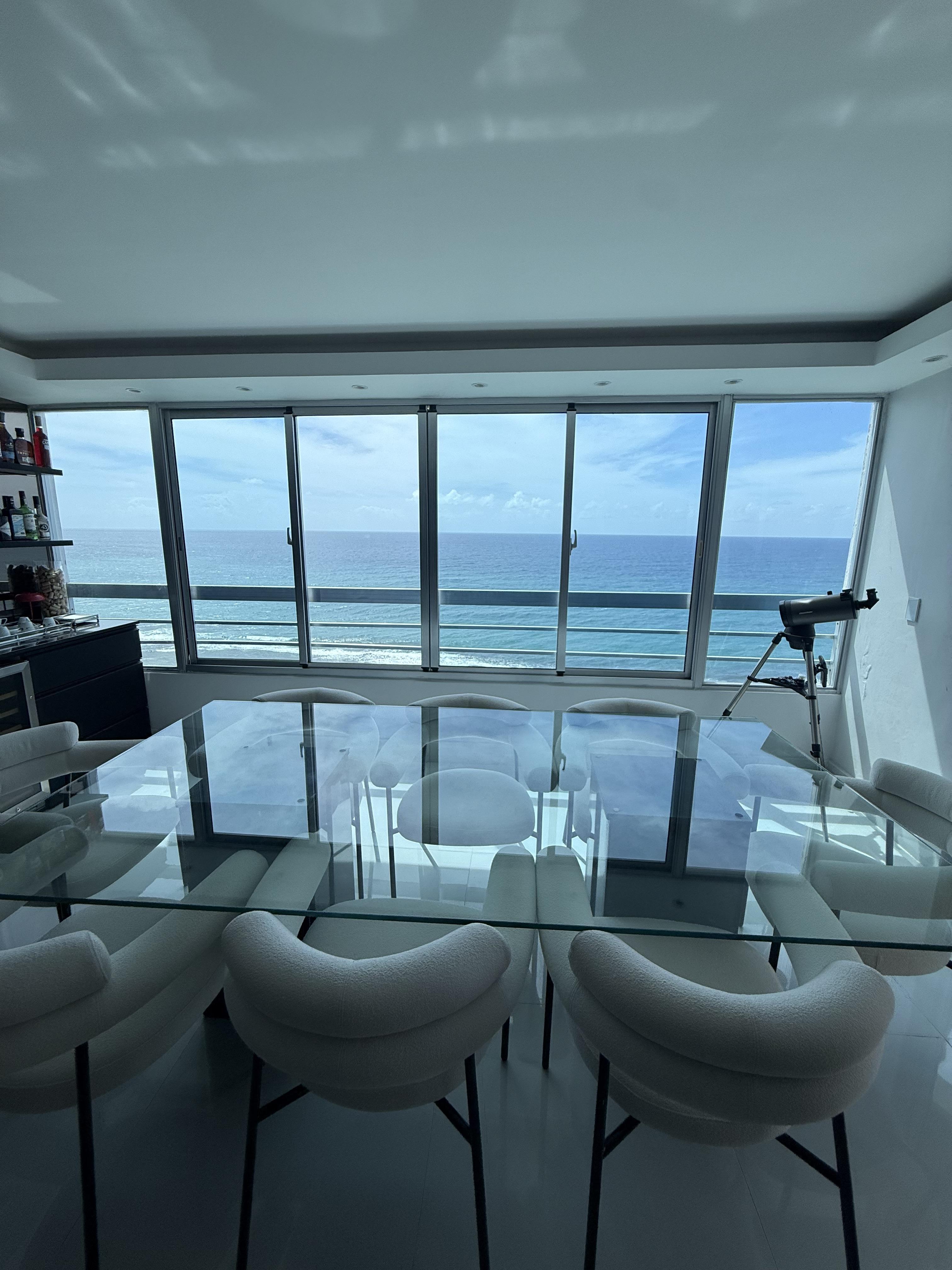 Exclusivo Penthouse en Primera Línea de Playa en Juan Dolio con Vista Espectacular | Luxury Oceanfront Penthouse in Juan Dolio – Massive Terrace & Private Jacuzzi
