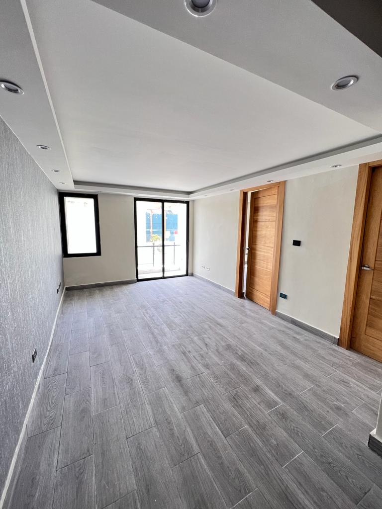 Apartamento disponible de 1 habitación en la zona universitaria.