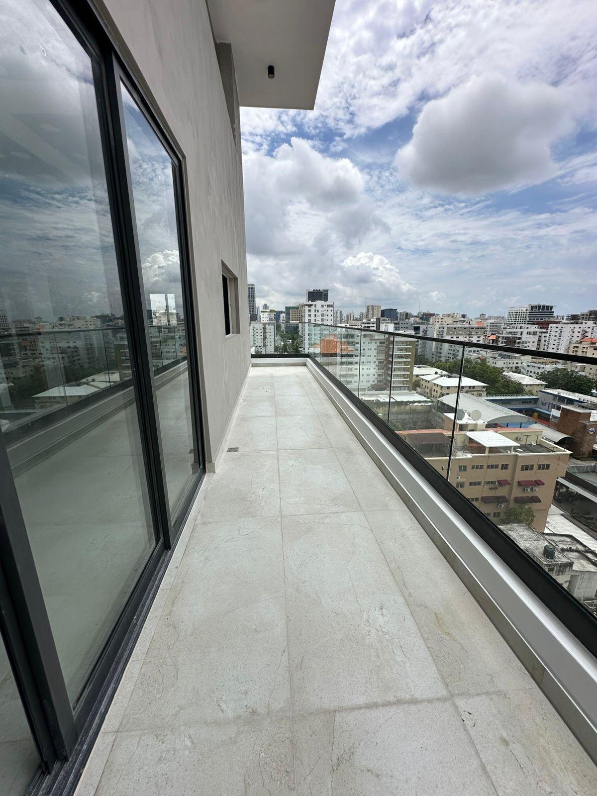 Venta Apartamento tipo PH de 3 Habs + Family en Evaristo Morales, US$463,500.