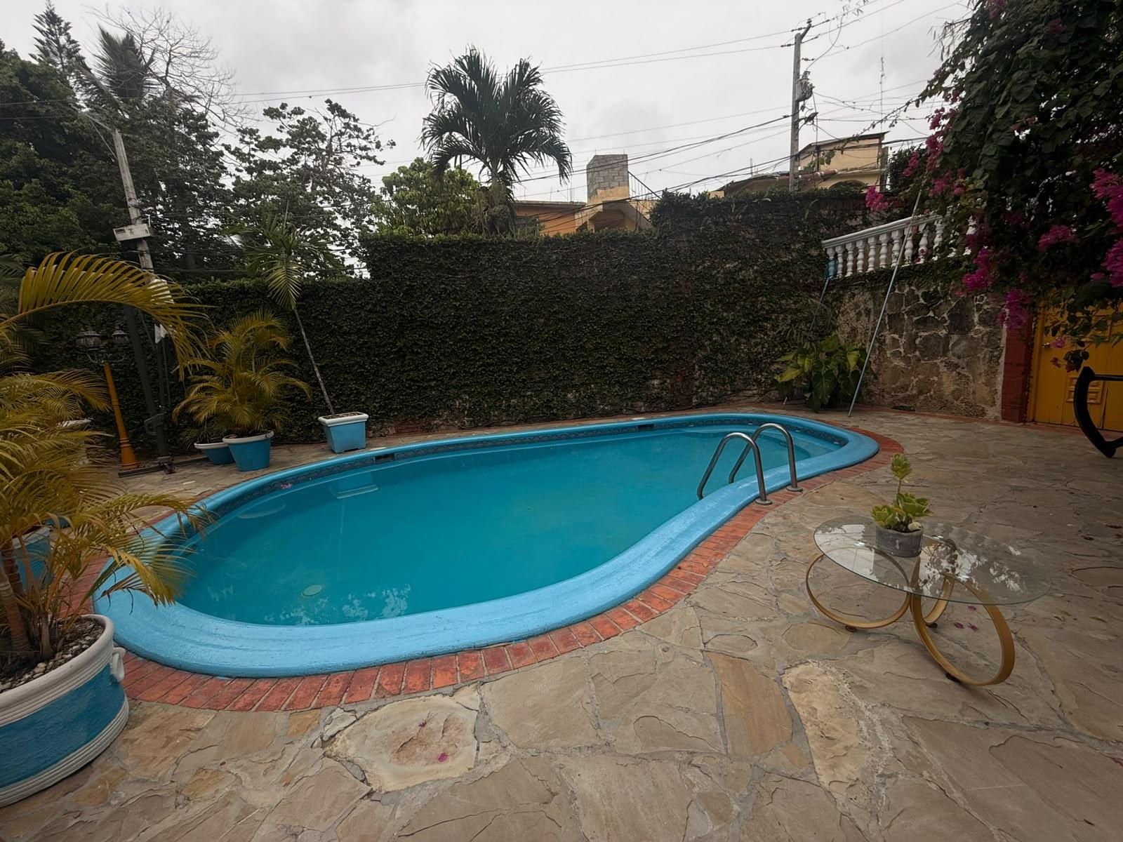 Casa en Venta en Arroyo Hondo III | 1,193 m², Piscina y Patio Español
