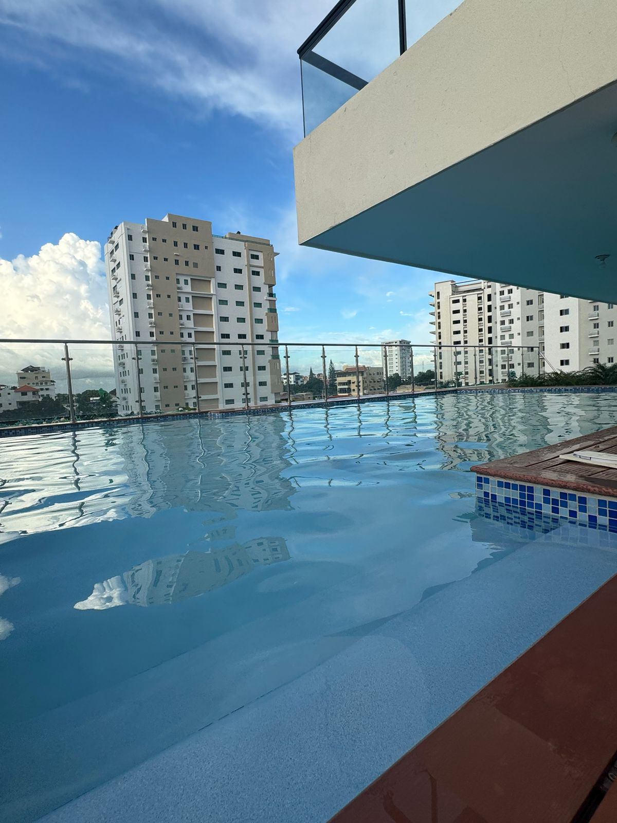 Amplio Apartamento Familiar Ubicado en la mejor zona de Santo Domingo Este.