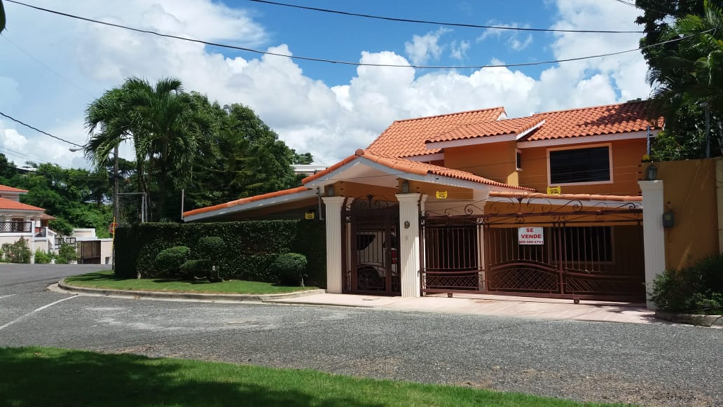 CASA CON PATIO ARROYO HONDO III KW Capital